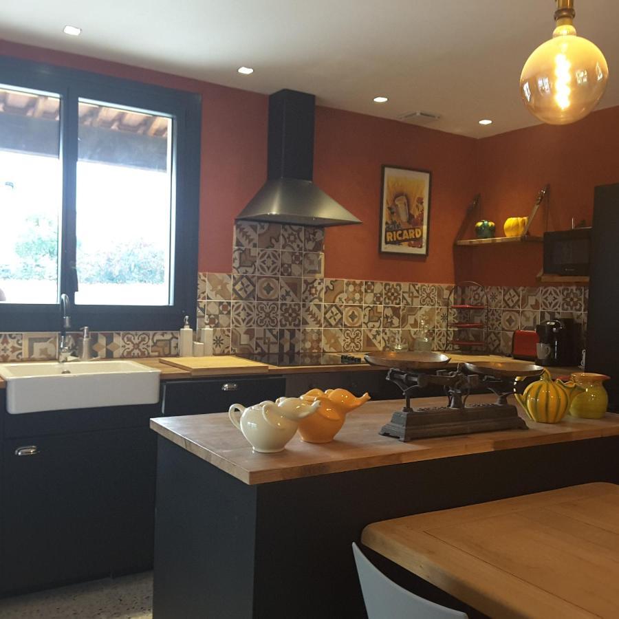 לינה וארוחת בוקר Pourrieres Philoxenia מראה חיצוני תמונה